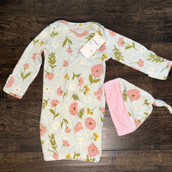 Everly Grey Other - NWT Everly Grey Carnation Print Sleep Sack and Hat